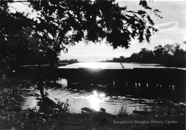          95 84 16 Old Harb twilight .jpg 677KB; Box 31, envelope 95-84-16. A sunset glistens on the Old Harbor. Photo taken from the shore at Ox-Bow with the channel walls still robust.
   