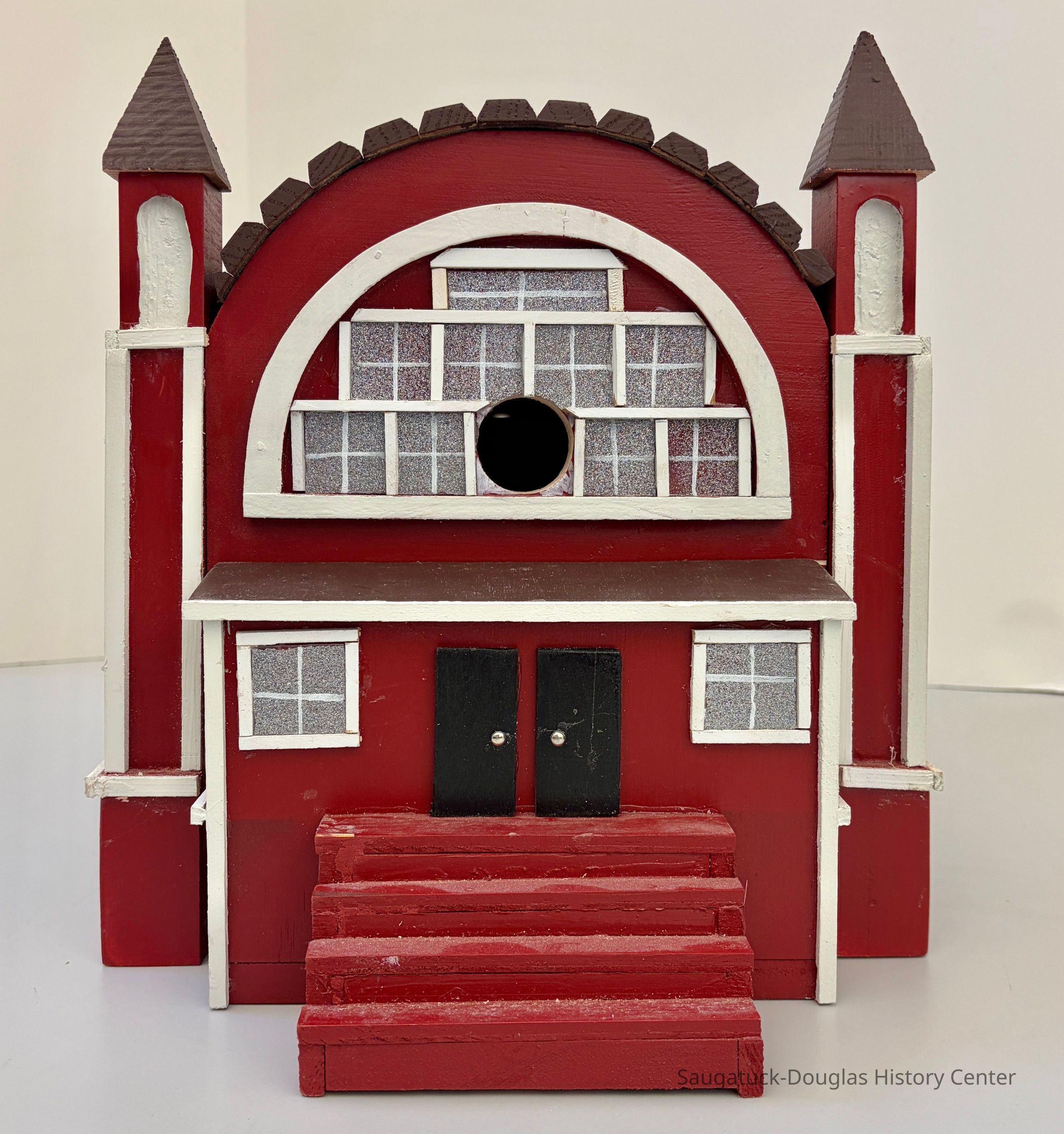          Big Pavilion birdhouse picture number 1
   