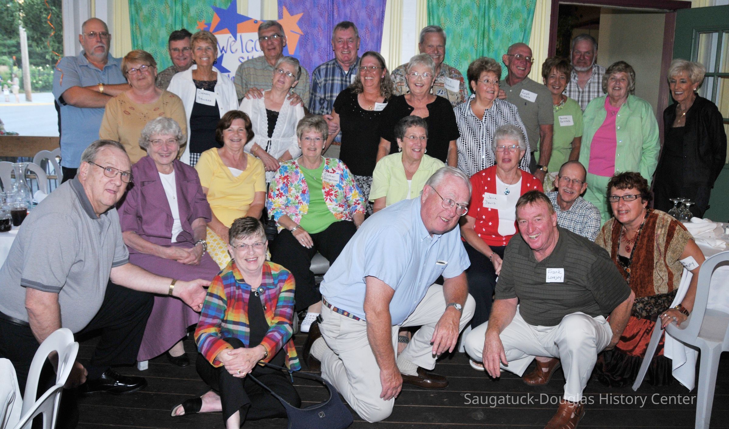 The guests include graduates from 1957-1959 and their significant others.; Photo by Marty Raebel