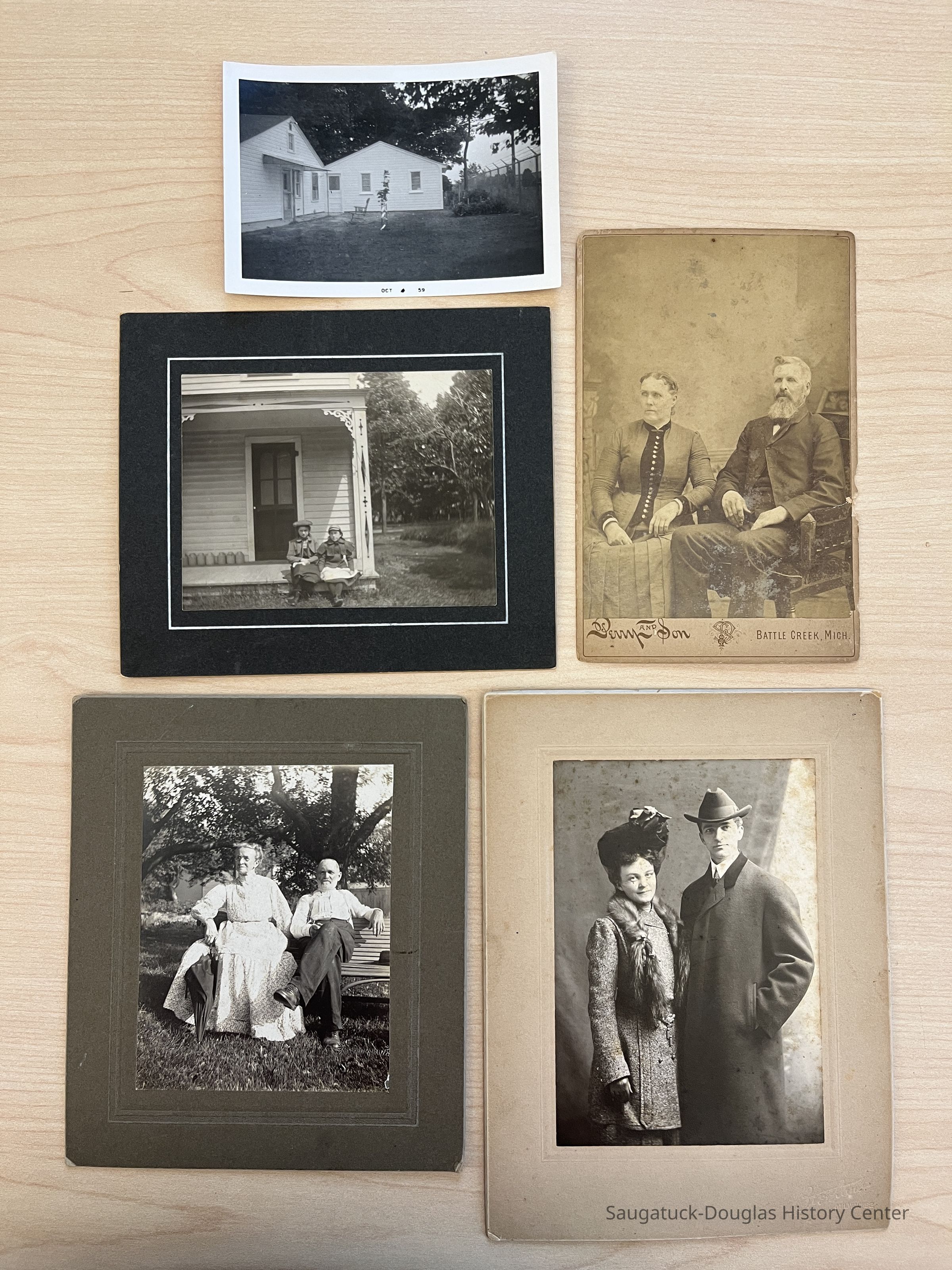 Found photographs picture number 1