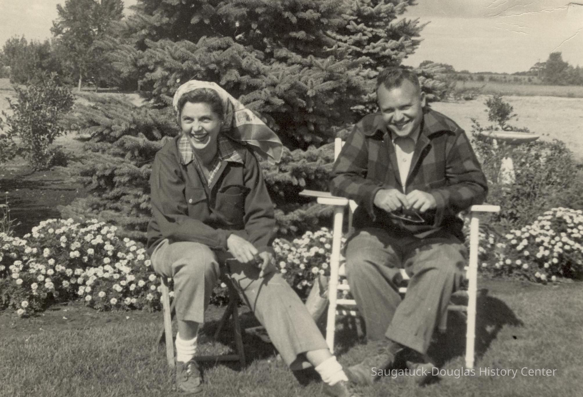          Charles-Lorna-cr.JPG 345KB
   