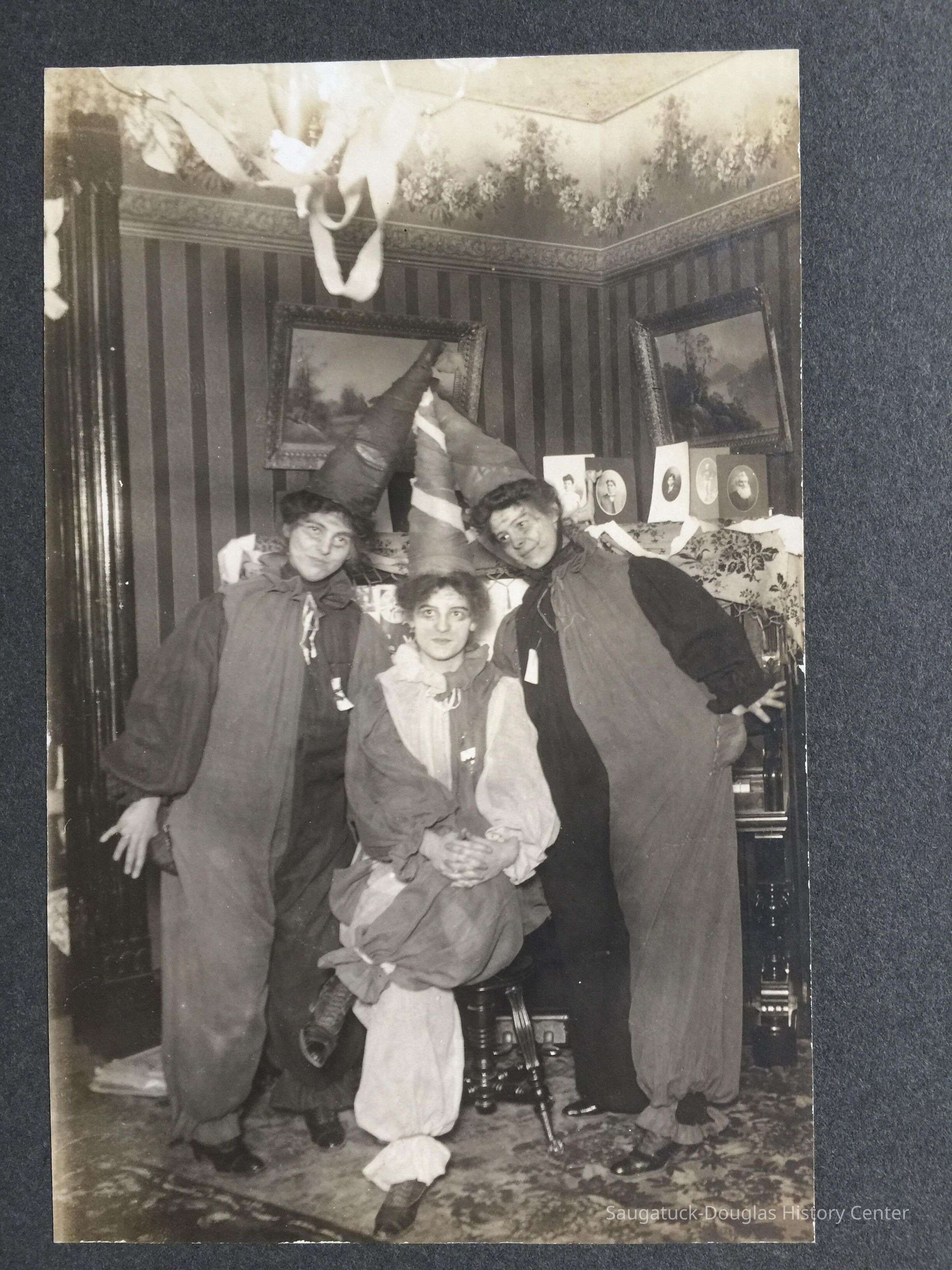          Olive Koning Clowning picture number 1
   