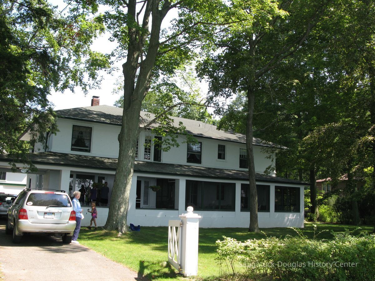 Moore-Smulski-Nelson cottage tour picture number 1