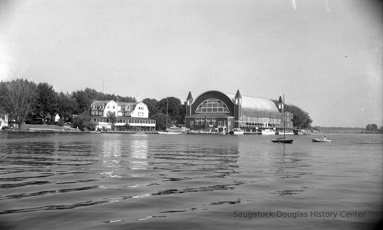          Pavilion_and_Hotel_Saugatuck_ca_1955
   