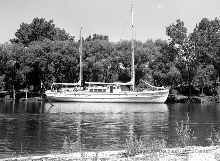          Boat.a602.jpg 2.6MB; 602 0/3 Saugatuck - yachts 8/4/45 Valerie V at Singapore
   