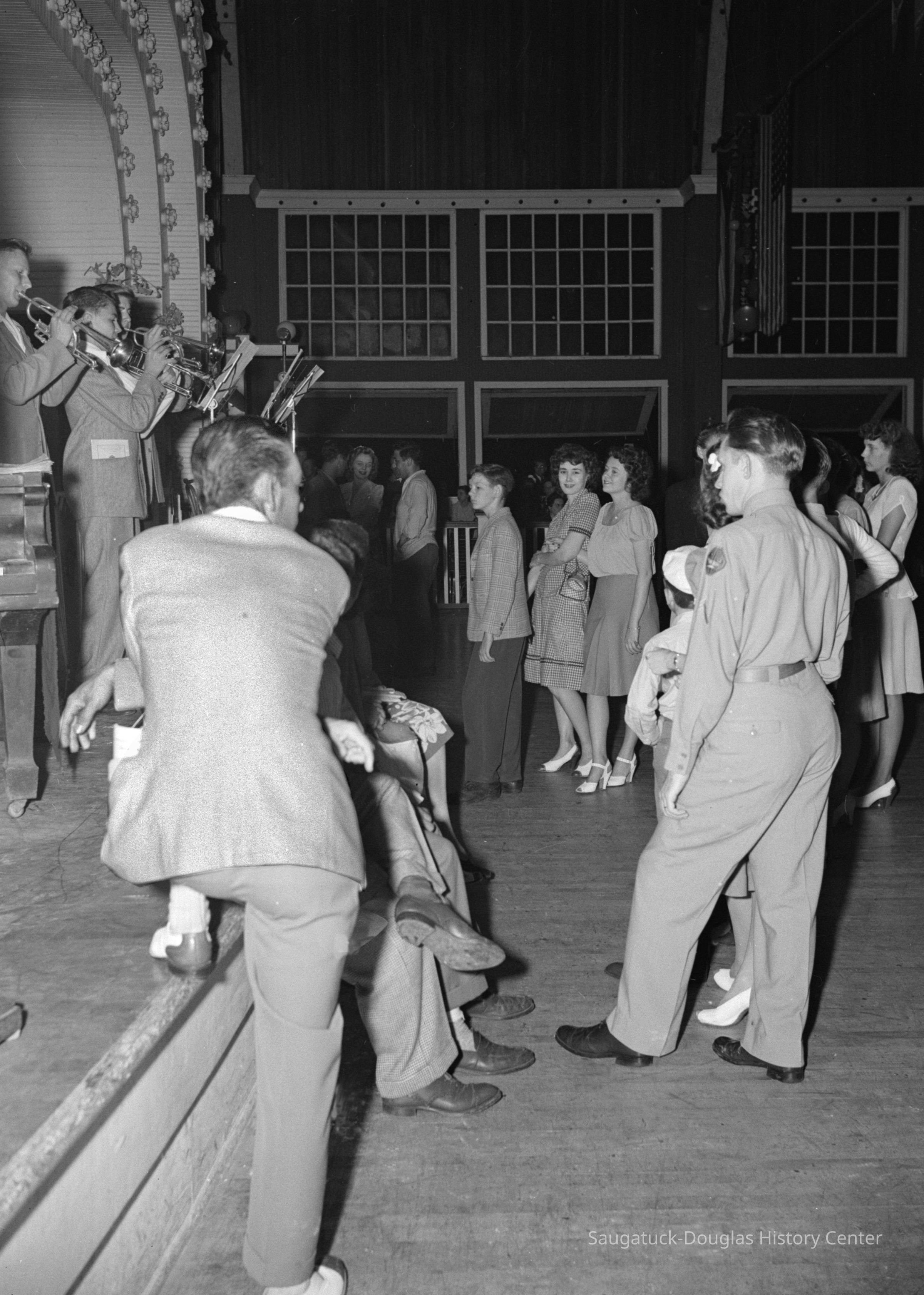          a028 Pavilion band.jpg 2.9MB
   