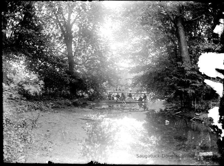          Lady_May-Boat_on_river.jpg 1.1MB; Lady May canopied sidewheeler launch or excursion boat in a creek
   