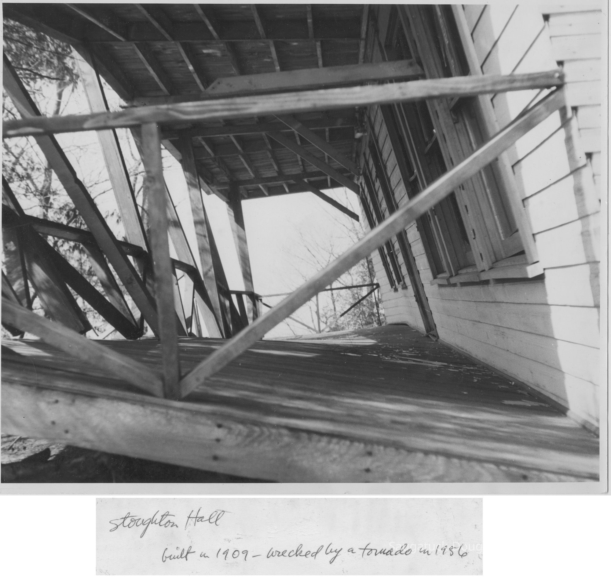 030906Stoughton_Hall.jpg 561KB