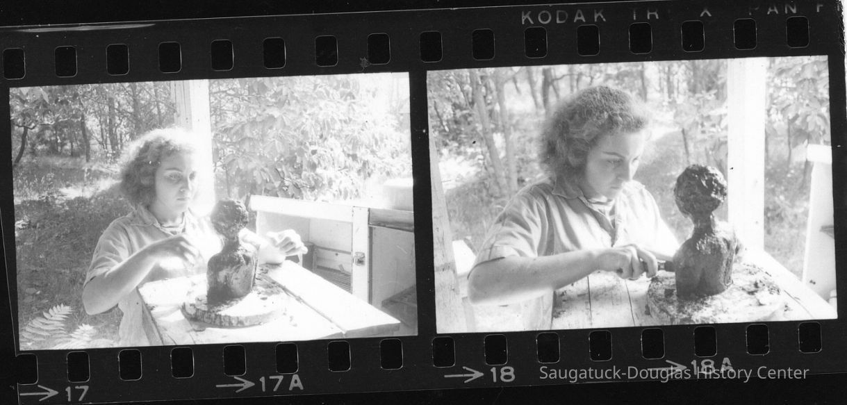          class011.jpg 101KB; Unknown artist sculpts a clay bust
   