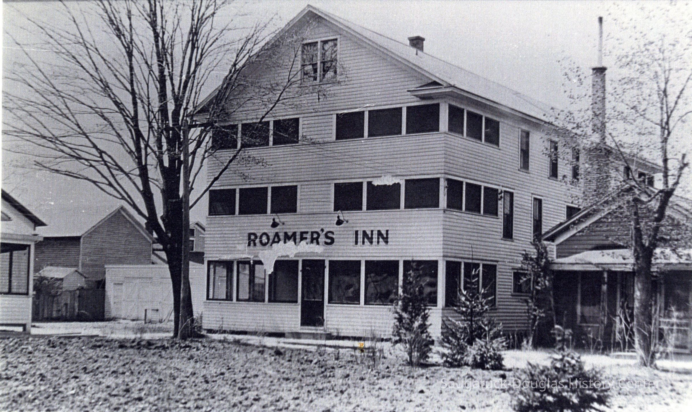 96-105-19_Roamer_s_Inn_W.side_public_square_.jpg 1.9MB; 96-105-19 Roamer's Inn on west side of Saugatuck Village Green or Village square - sharper versions of this image at the Casablanca organization profile.