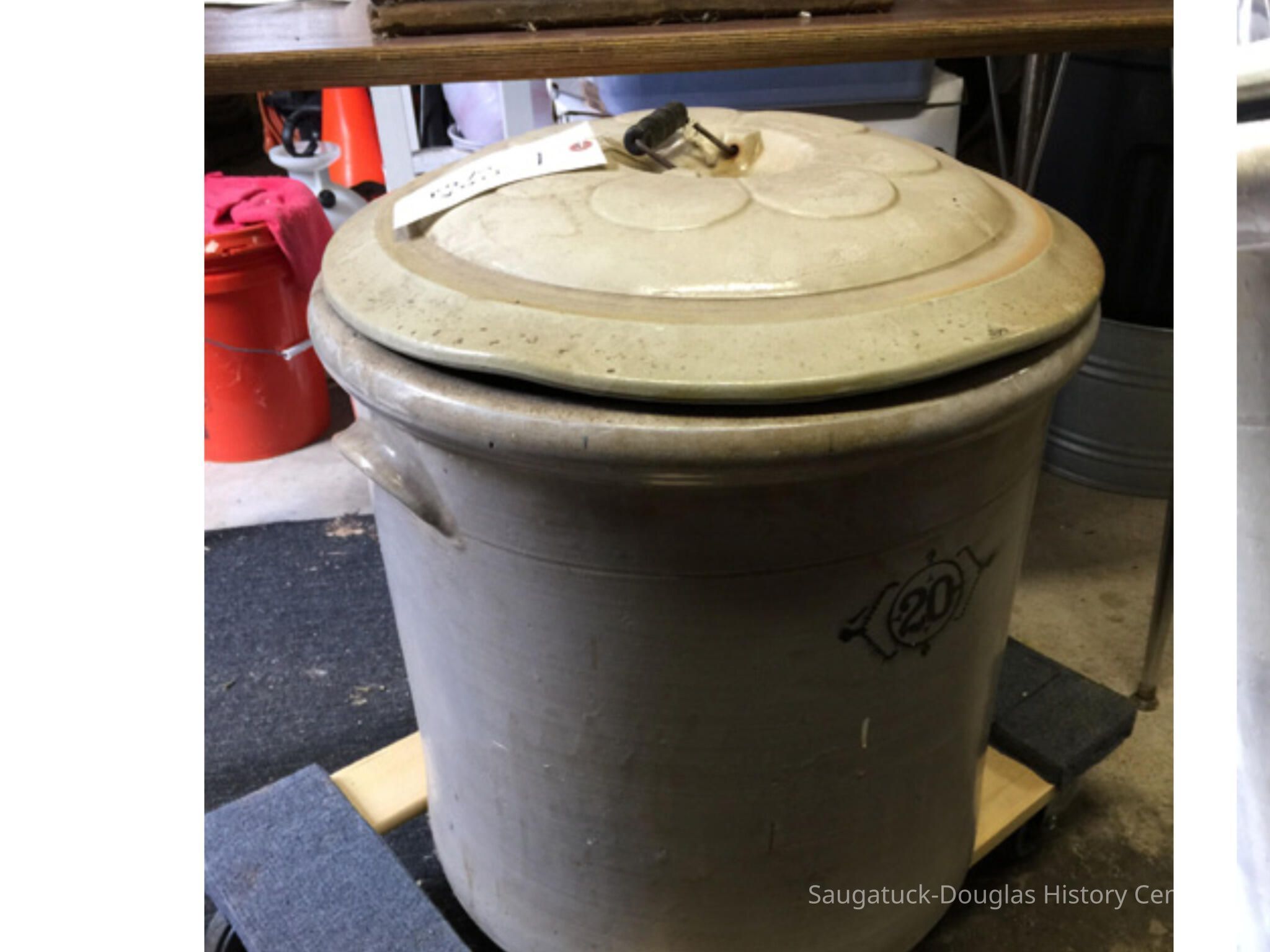          Crock with lid picture number 1
   