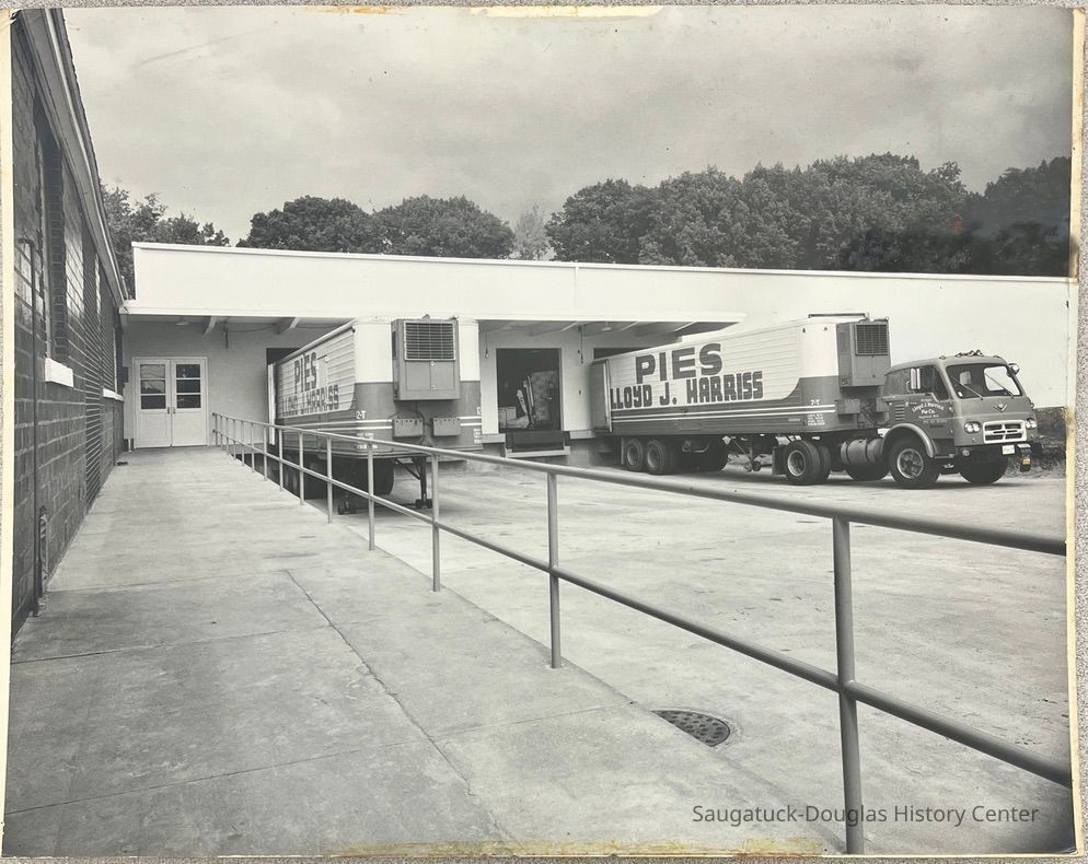          Pie Factory loading dock picture number 1
   
