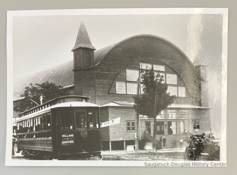          Big Pavilion and Interurban railcar picture number 1
   