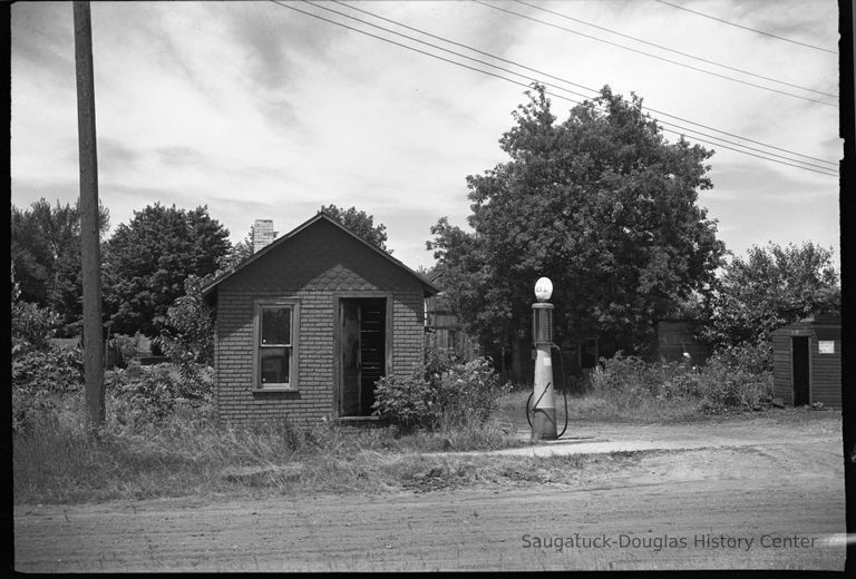          Gasless station, Douglas picture number 1
   