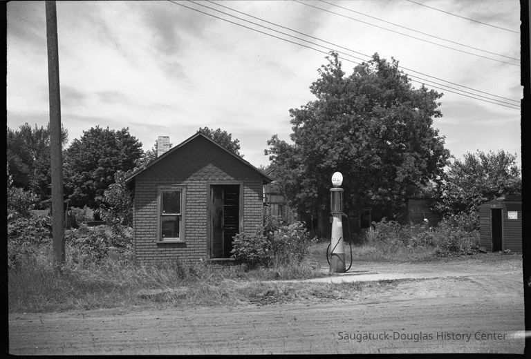          Gasless station, Douglas picture number 1
   