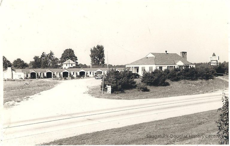          Pine Crest tourist Cabins
   