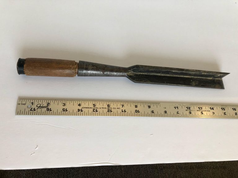 Wood Framing Chisel (V Groove)