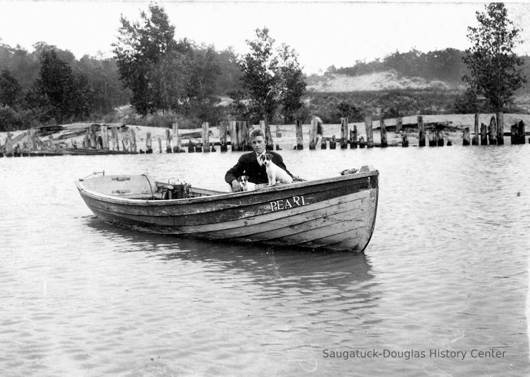          HM114 Boy, boat & dogs 1909.jpg 1.2MB
   