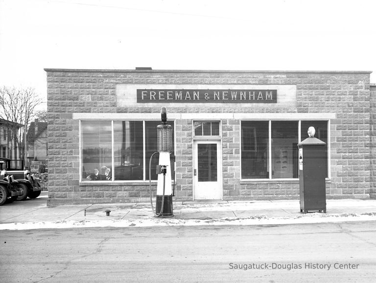          HM102 Freeman & Newnham ca 1930.jpg 2.2MB
   