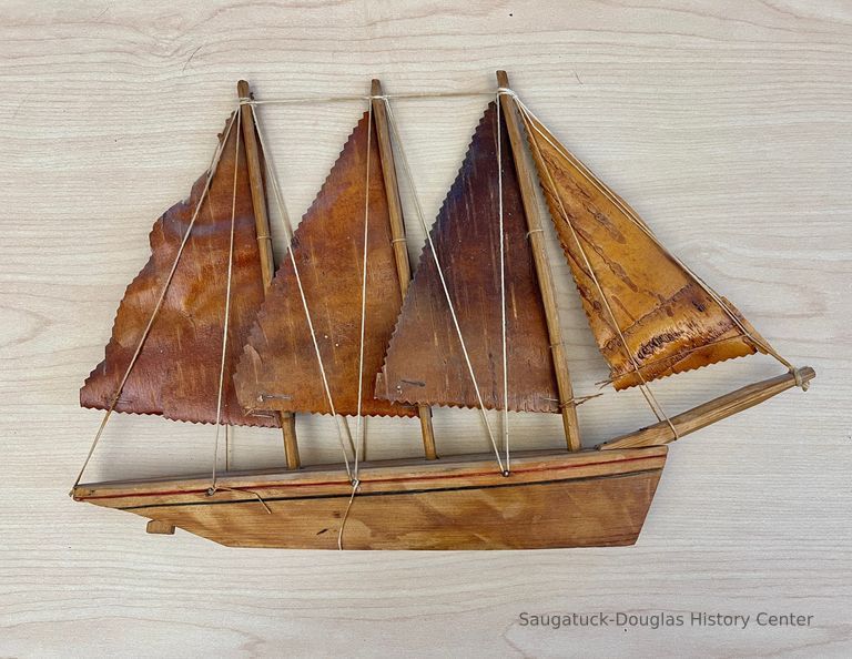          Ship with veneer sails picture number 1
   