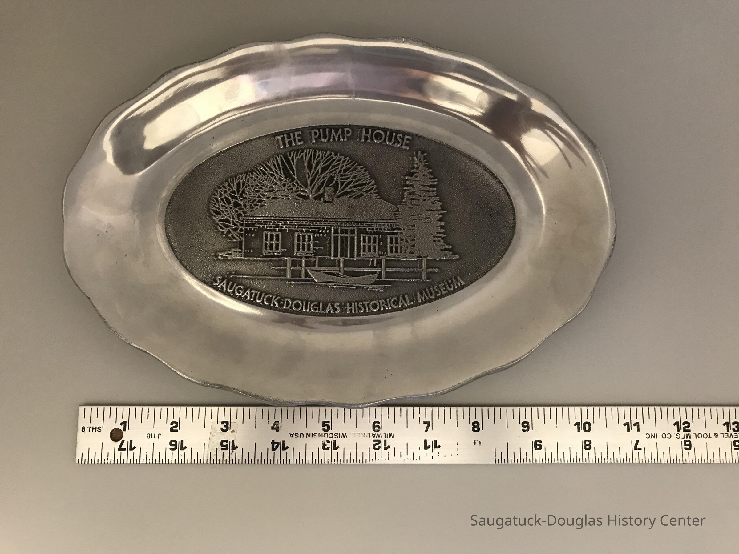 Pump House bread tray; Origsize: 6
