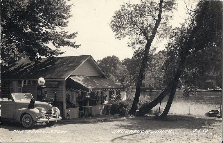          Ferry Store 1940-49; The Ferry Store when it was owned by Jean Palmer and Mary Kay Betties and still sold gasoline. Note the two dogs sitting primly on the fenders of Mary Kay's convertible Chloe, at left.
   