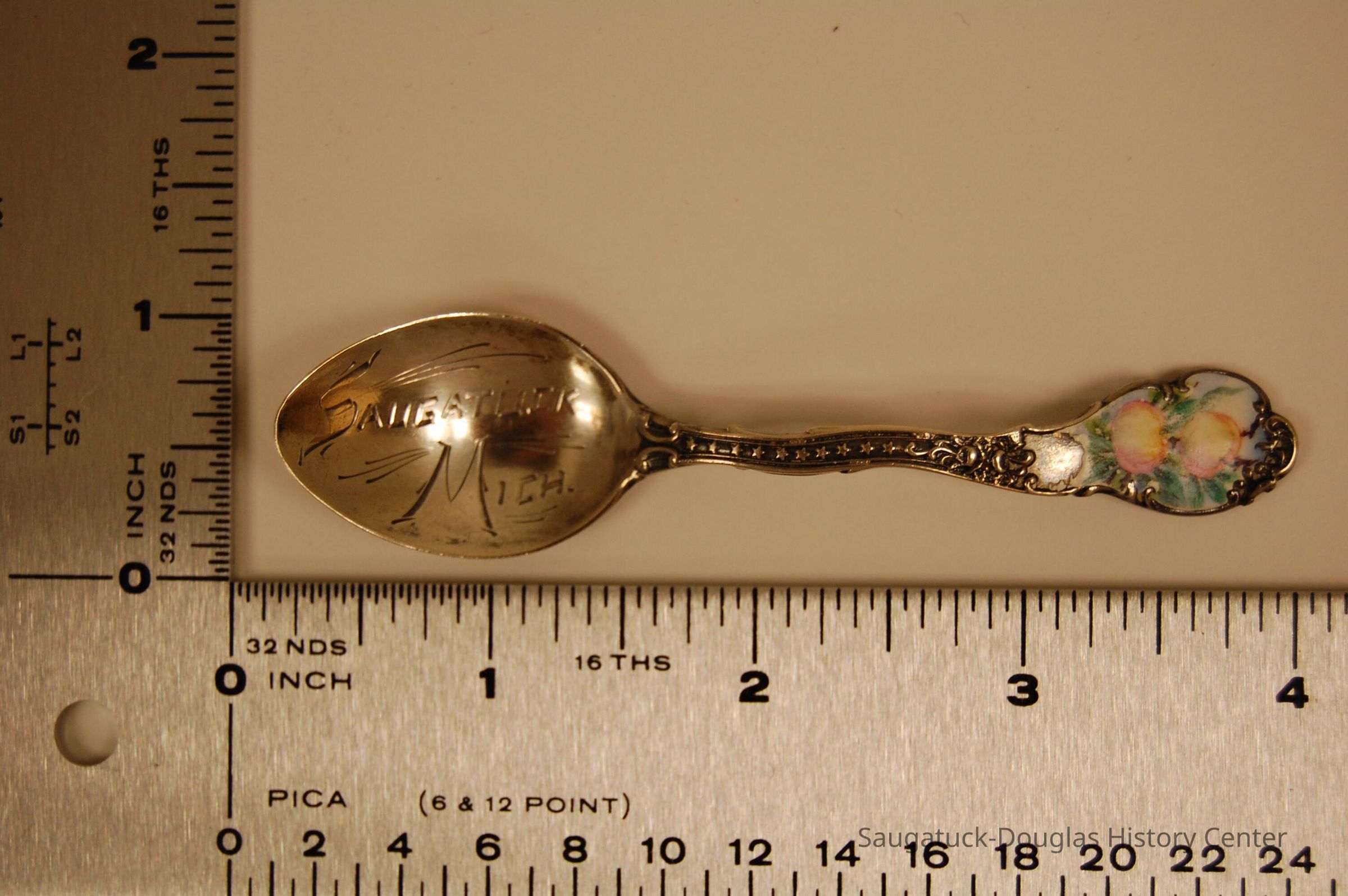 Saugatuck Mich. spoon; Origsize: 8