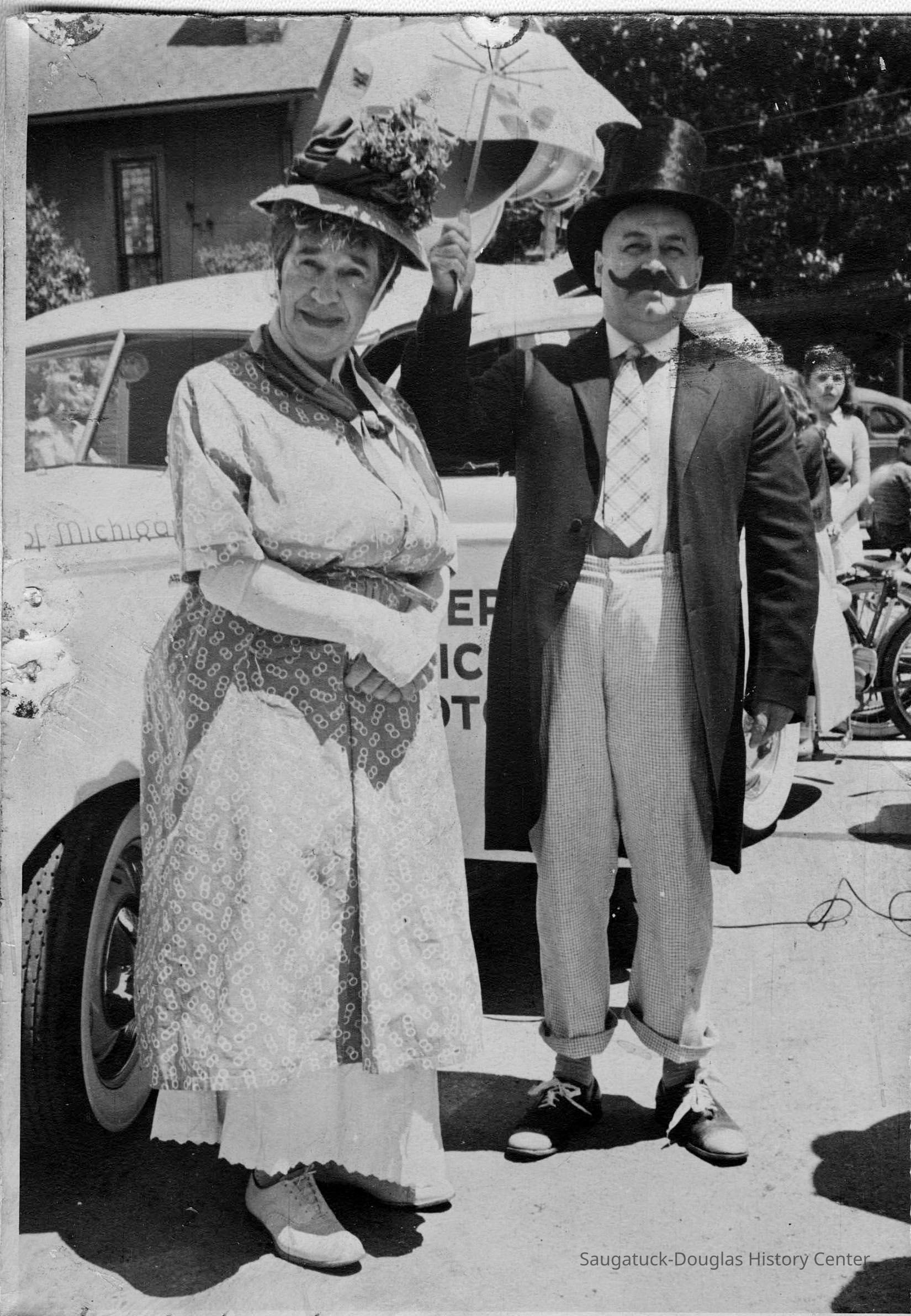          Centennial 1930 Parade picture number 1
   