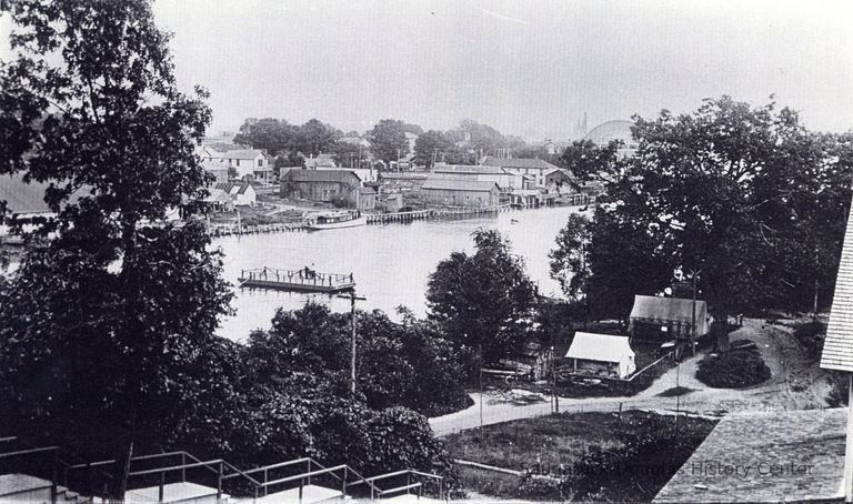          96-105-31_Saugatuck_from_Ferry_INN.jpg 1.7MB; 96-105-31 Chain Ferry scow crossing th river
   