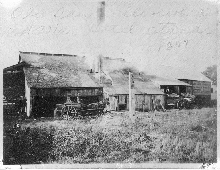          89-1-99B_Old_Saw_Mill.jpg 337KB; Old saw mill with ? Hotel ? 1897. Billboard reads Dressed Lumber Georgia Pine
   