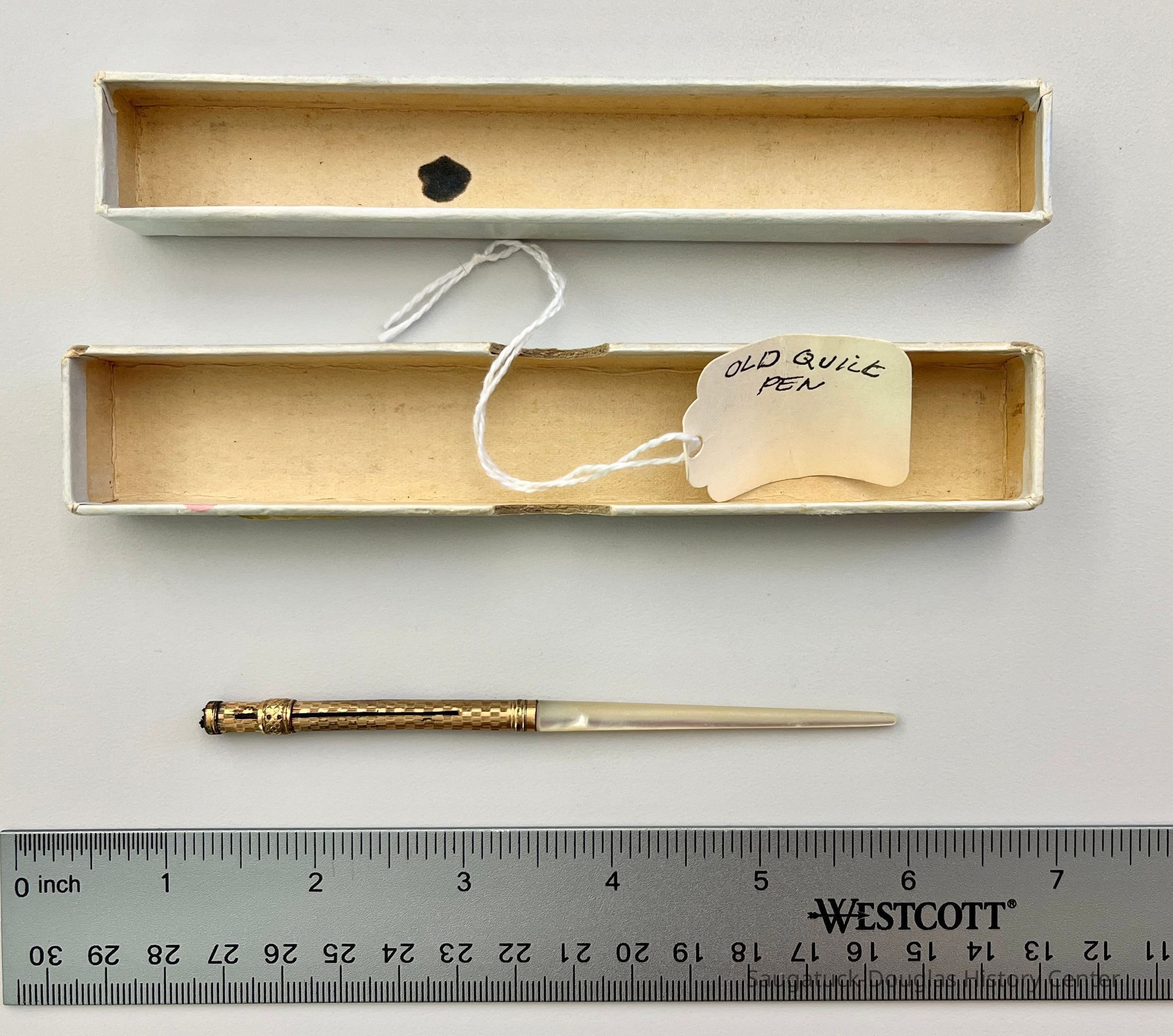          Dip pen handle and box picture number 1
   