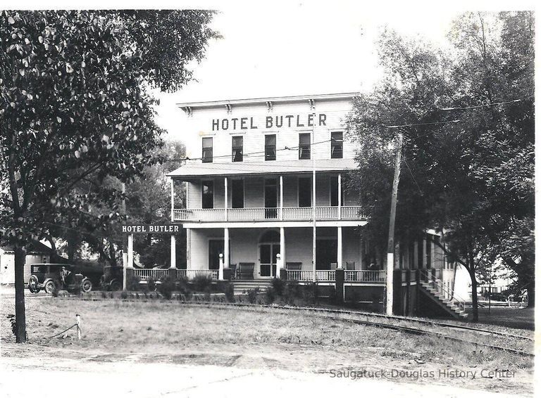          Hotel Butler; Origsize: 5 x 7; Origformat: Print-Photographic
   