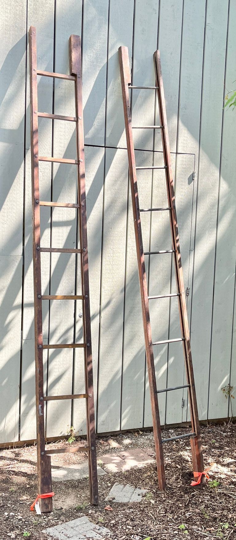          Ladders open
   