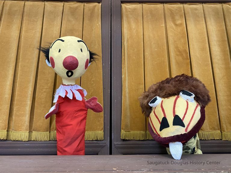          Kukla and Ollie parade-size hand puppets.; Hand Puppets, parade-size
   