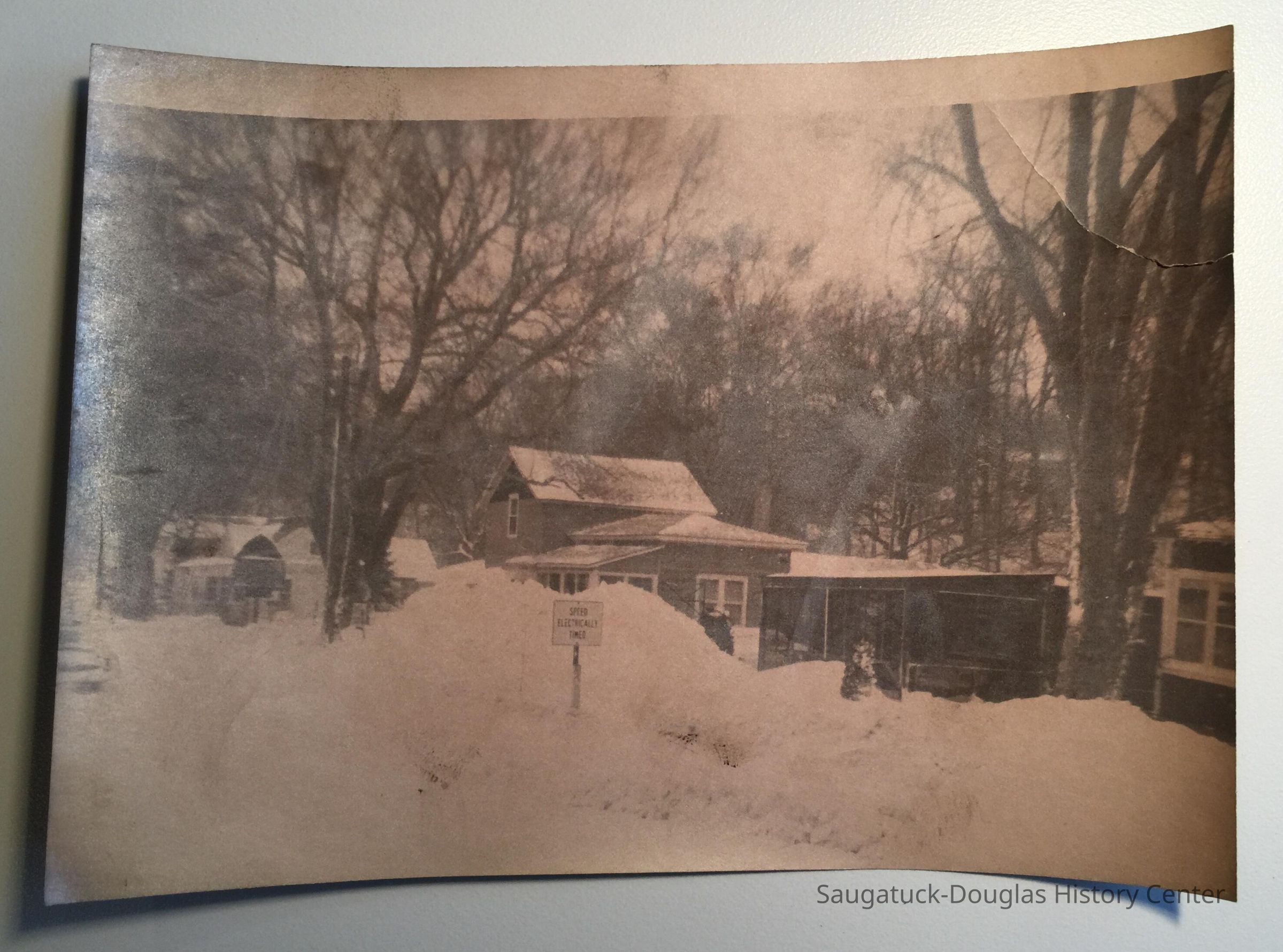 Lake Street Cottage in Winter picture number 1