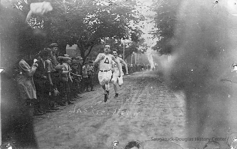          89-1-97_Lakeshore_Douglas_Run.jpg 435KB; Jas ?
   