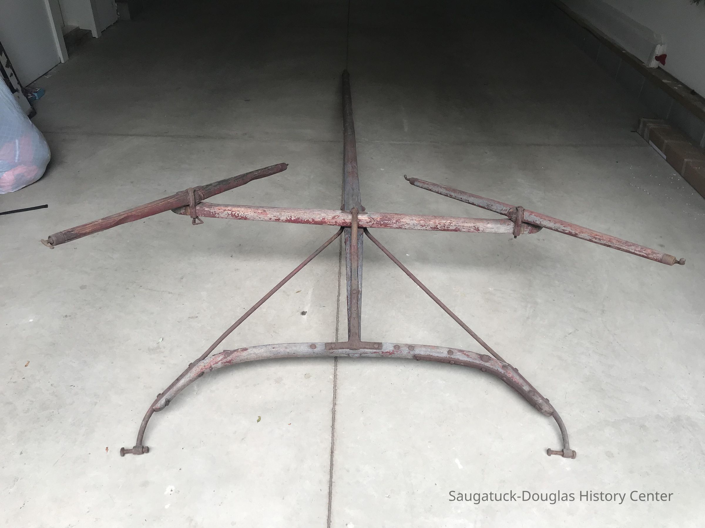          The doubletree was used to hitch two horses or mules to a carriage or wagon
   