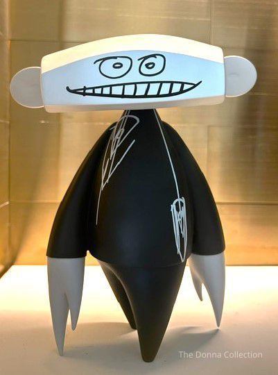 JOHNNY´by FUTURA: Futura Figurative Pop Art Sculptures :set of 2 works. These ´Johnny´vinyl art figures from NYC graffiti legend Futura are inspired by classic 80s horror film. The 10-inch figures feature a stylized rendition of Futura´s Nosferatu character with loose, sketch-like features and a mischievous smile.