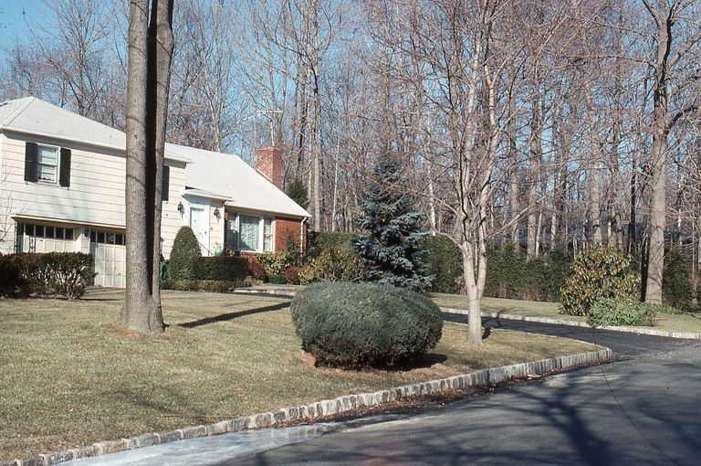          77 Hillside Avenue, 1976 picture number 1
   