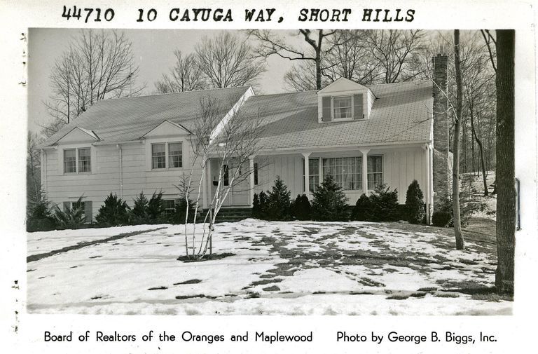          10 Cayuga Way, Short Hills picture number 1
   