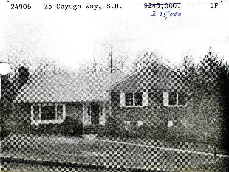          25 Cayuga Way, Short Hills picture number 1
   