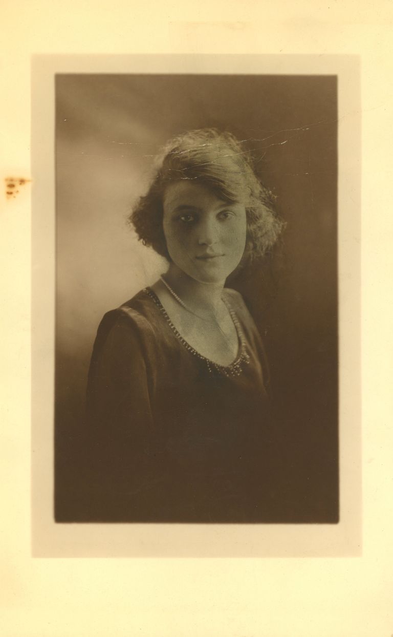          Bosworth: Unidentified female photograph by Otto Sarony, c. 1920 picture number 1
   
