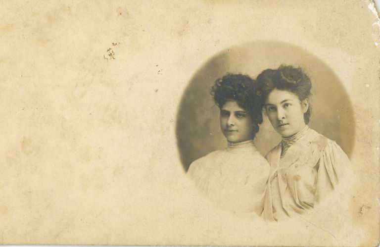          Bosworth: Photographic Postcards of unidentified sitters, c. 1900 picture number 1
   