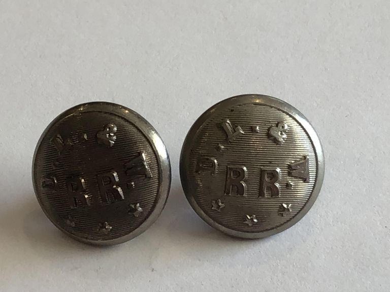          Buttons: Delaware, Lackawanna, & Western Railroad Uniform Buttons, 1.8 cm picture number 1
   