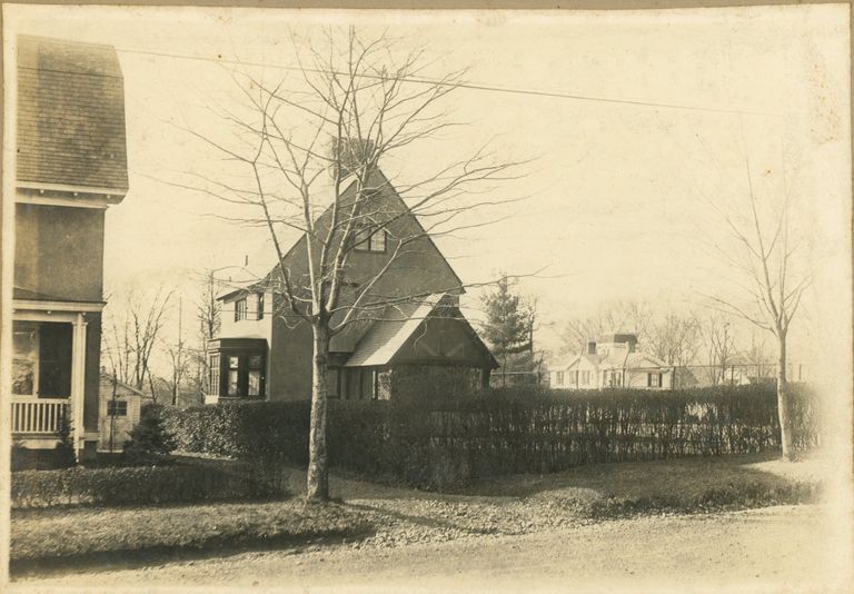          52 Linden Street, Krys-Kryngle Cottage, 1920 picture number 1
   