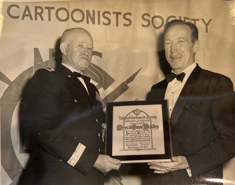          Dunn: Bob Dunn hands the Award of Honor to General Omar Bradley, 1965 picture number 1
   