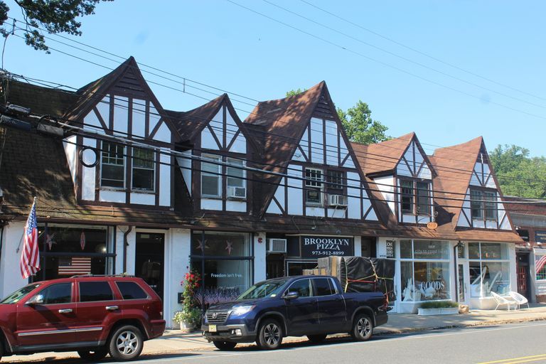          Chatham Road: Chatham Road Stores (38-44 Chatham Road), Short Hills, 2022 picture number 1
   