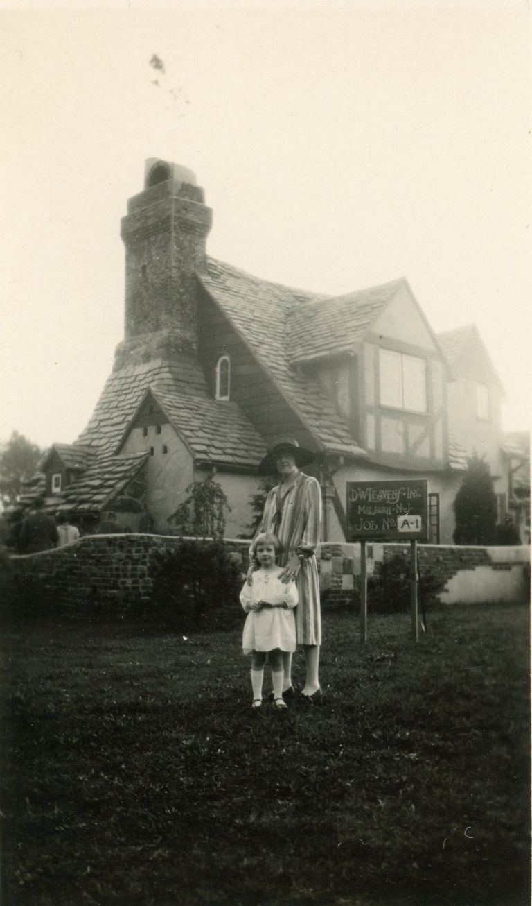          Faddis: Sarah and Betty Faddis near One Nottingham Road, c. 1926 picture number 1
   