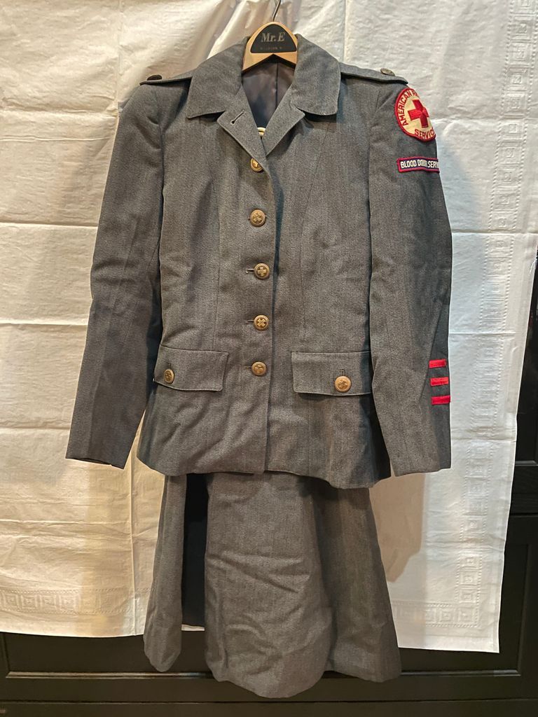          Red Cross: Dark Grey Suit picture number 1
   