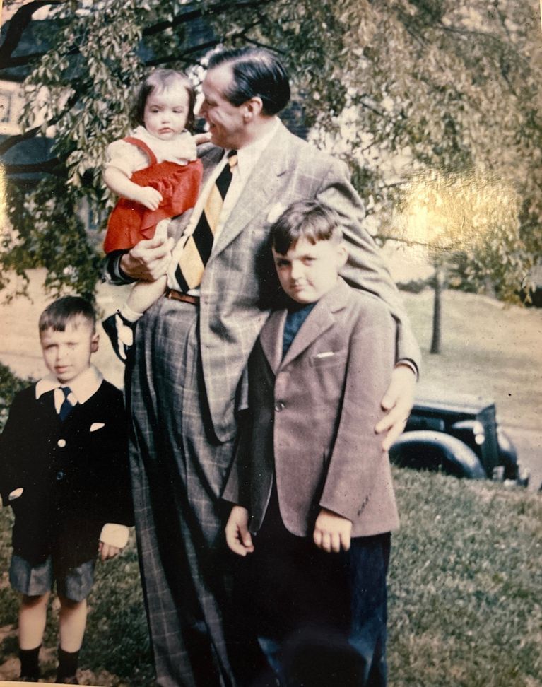          Dunn: Bob Dunn and his three children, 1950 picture number 1
   